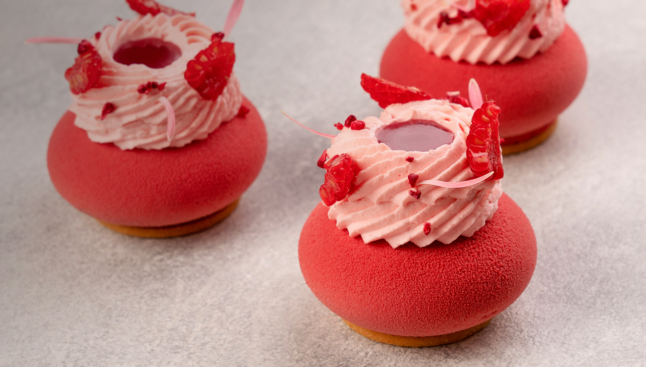 Discover easy to follow classic and modern pastry classes